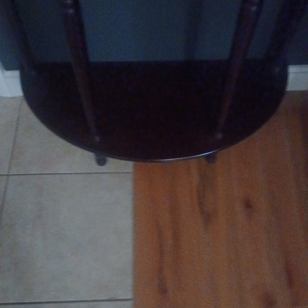 side end table - Picture 3 of 6